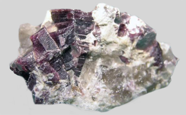 Lepidolite-raw-ore